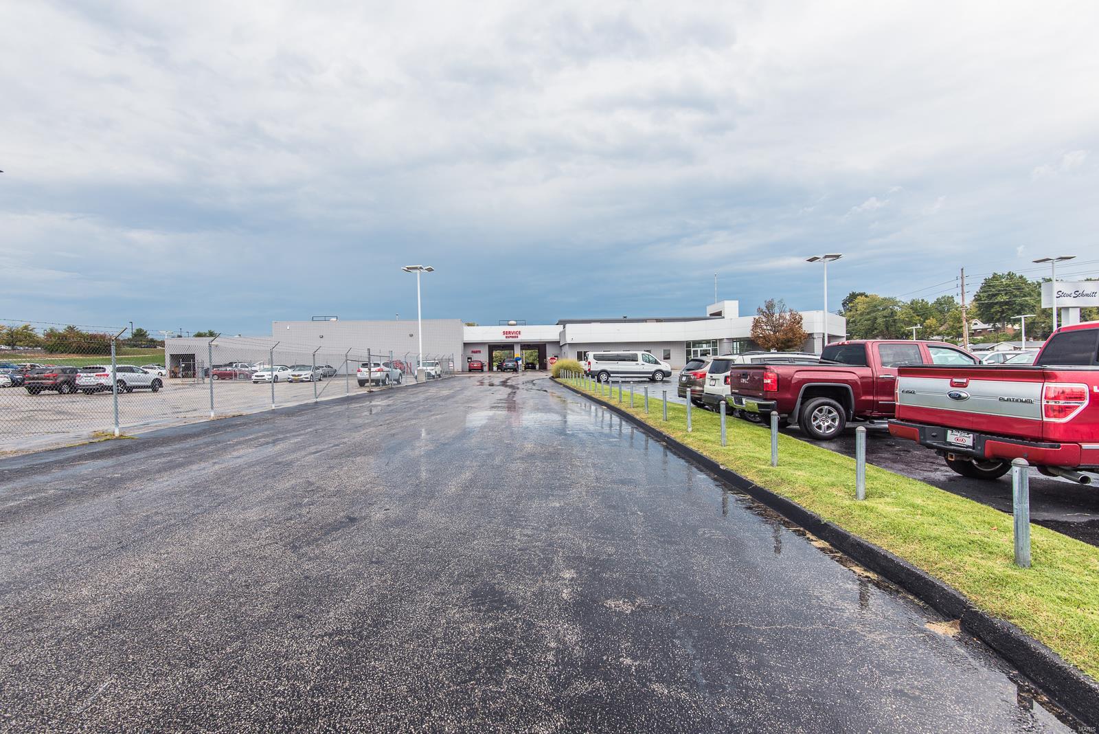 Seven Hills West Lt C Lt Split - Commercial Sale