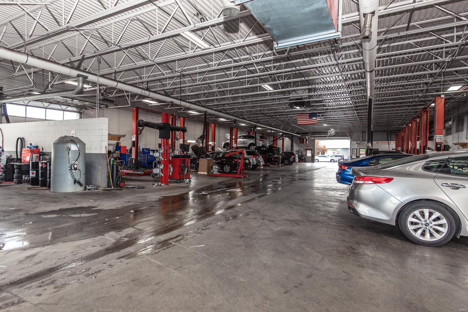 Seven Hills West Lt C Lt Split - Commercial Sale