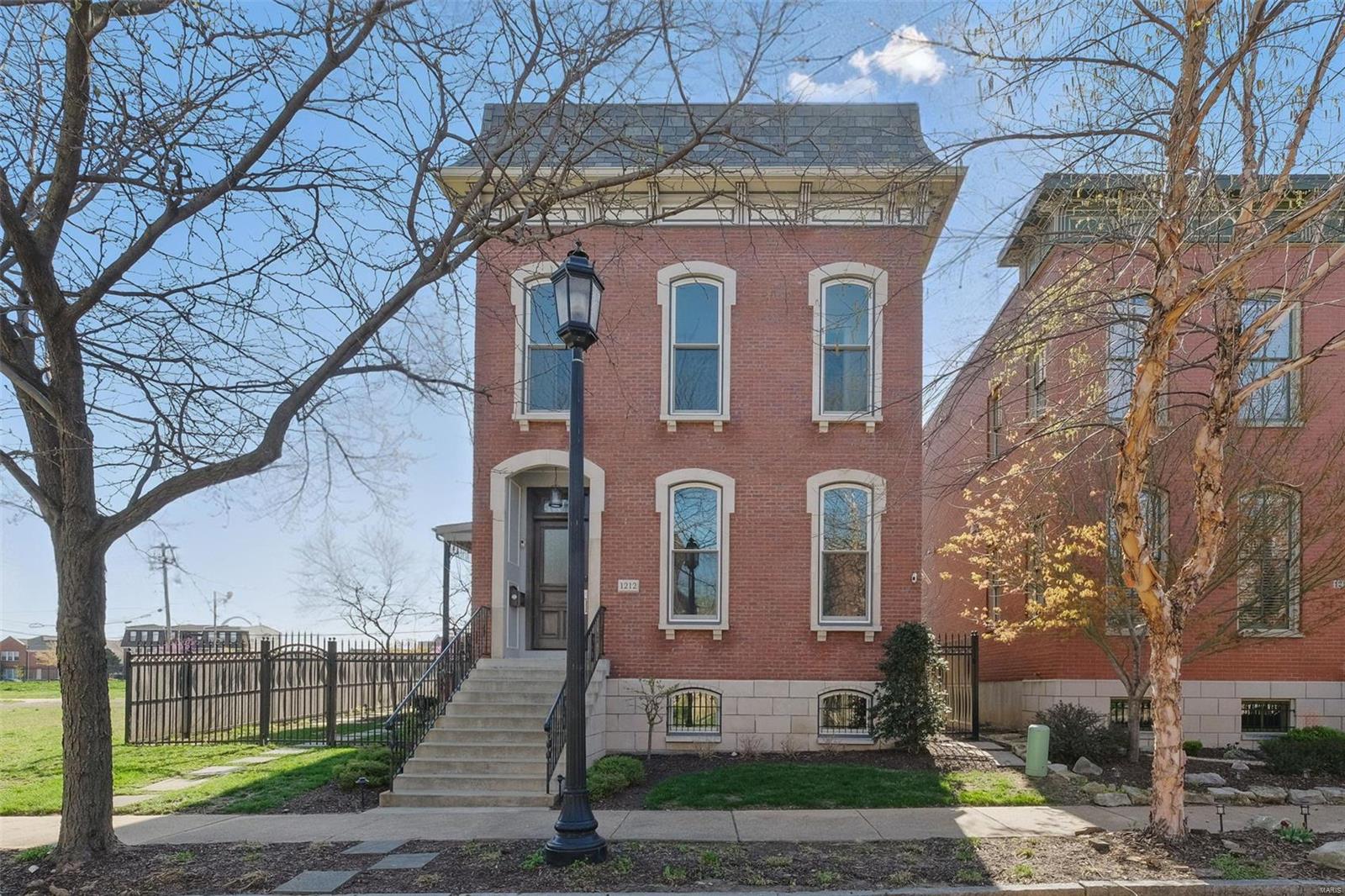 1212 Dolman Street