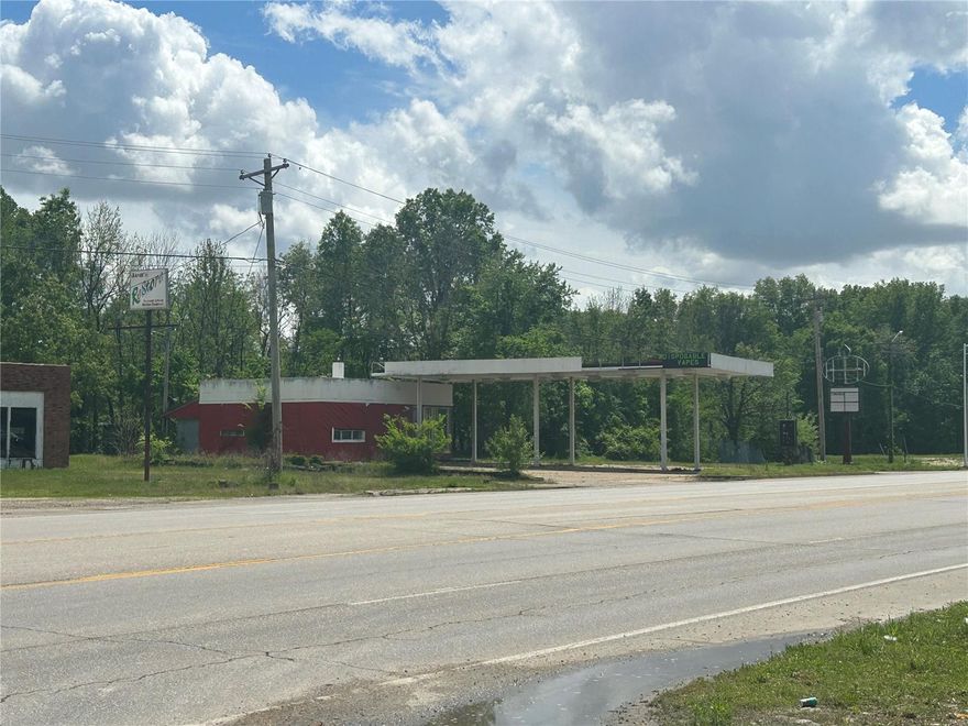 $950,000. 1030 & 1036 Hwy 67 South, Poplar Bluff, MO 63901. 2 commercial buildings with 1.5 +/- acres. Can be purchased with additional listing 24027971 with 6,500 sq. ft. commercial building and 1.74 +/- acres. Location: High Traffic