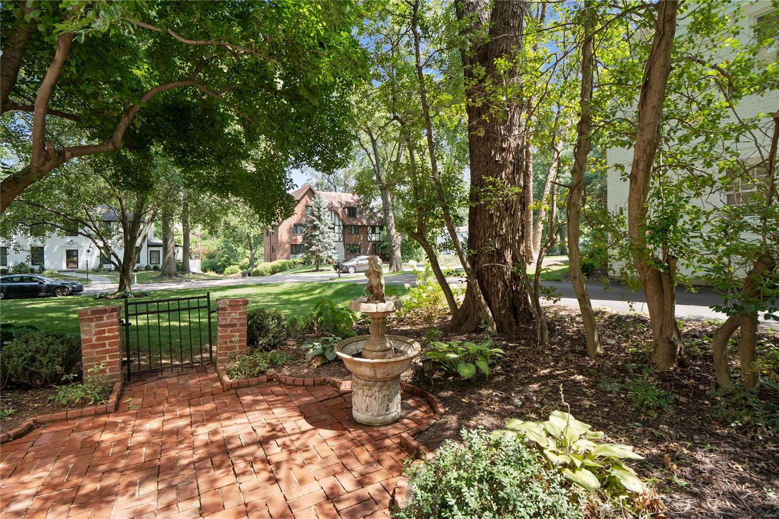 La Hacienda - Residential