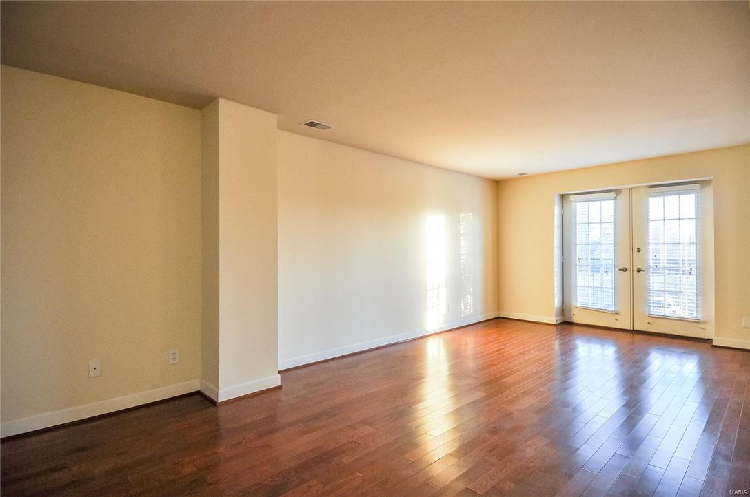 Pershing Ave Condo - Residential