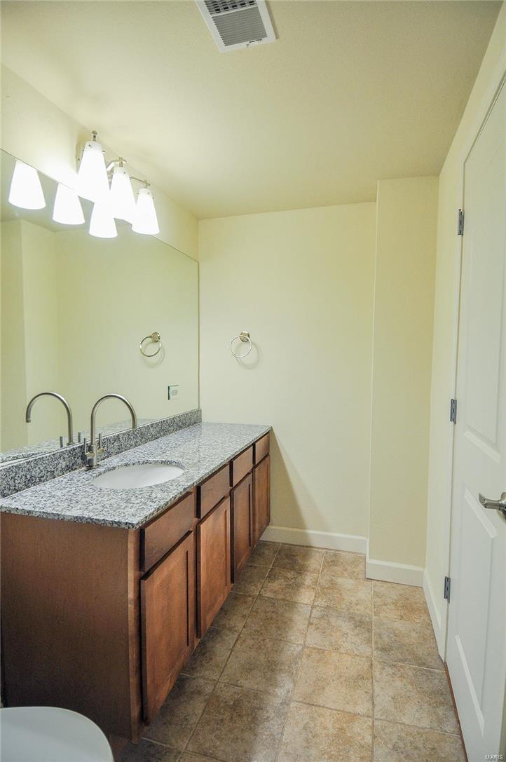 Pershing Ave Condo - Residential