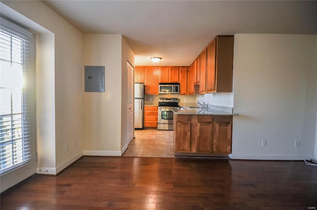Pershing Ave Condo - Residential