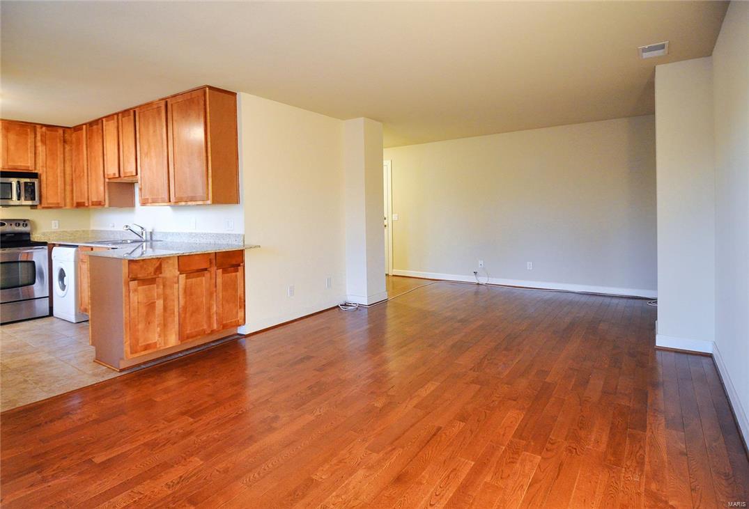 Pershing Ave Condo - Residential