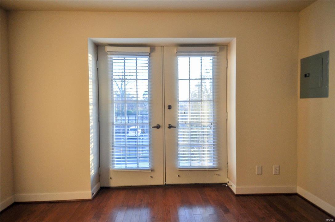 Pershing Ave Condo - Residential