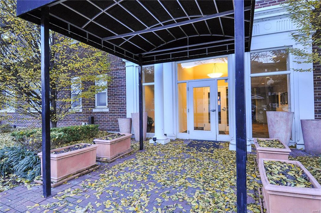 Pershing Ave Condo - Residential