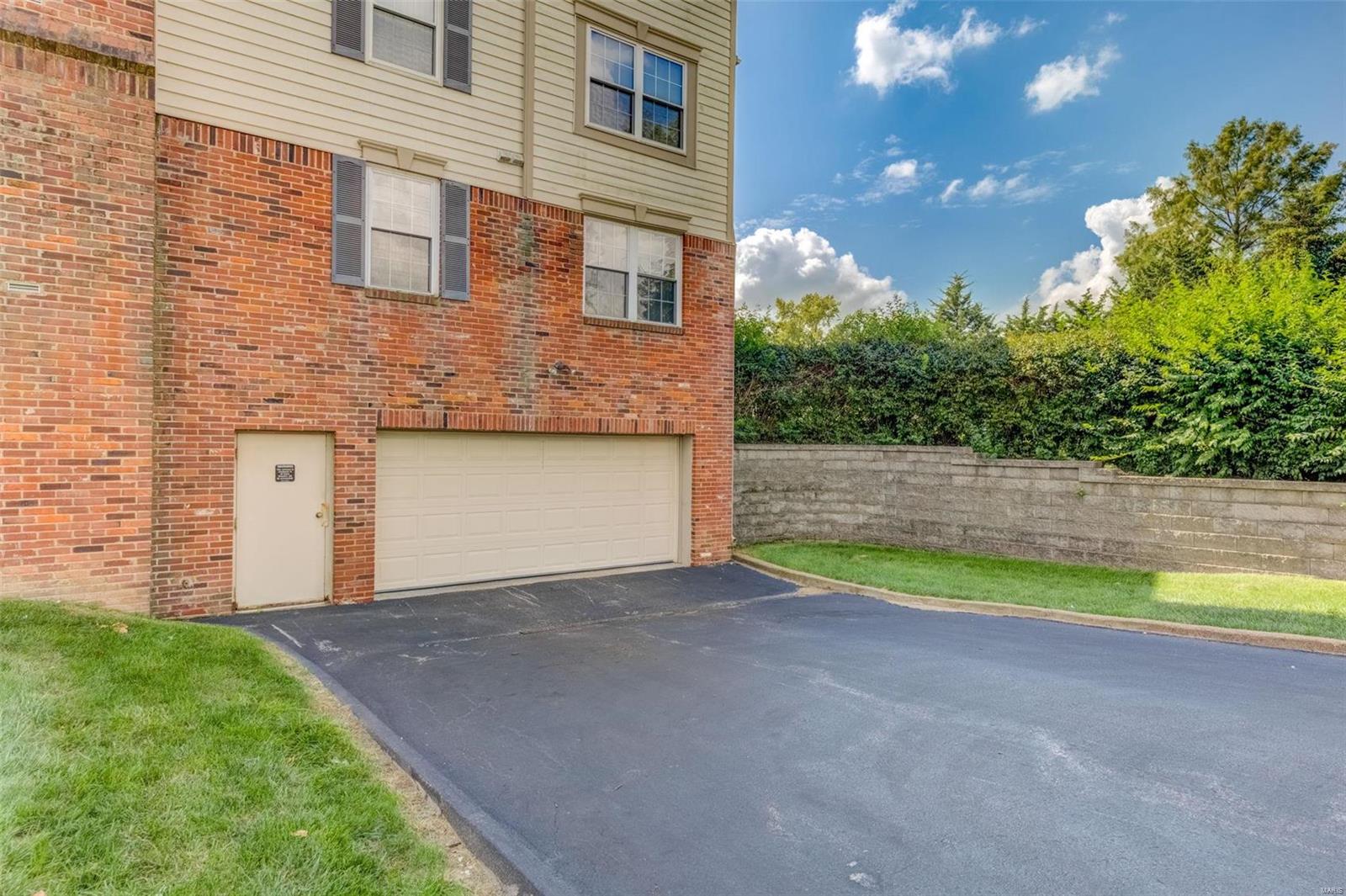 Parkway Gardens Village 1 Condo - Residential