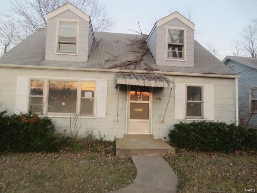 Large 1.5 sty home with detached garage .  Enclosed rear porch.  Possible 4th bedrooms.  Large Kitchen and dining room combo .
Home has lots of appeal.  Electric is on for sump pump.  Come see what a bargain looks like.  Steal of a deal.  SERIOUS BUYER PLEASE