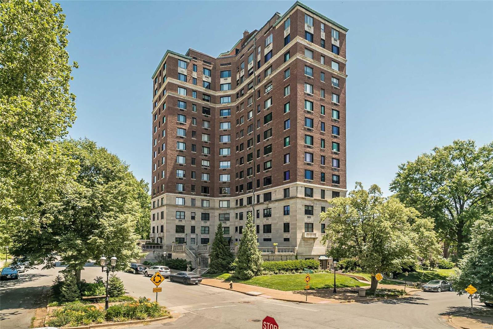 View St Louis, MO 63108 condo