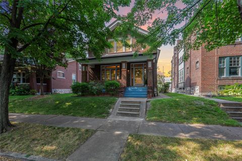  in St Louis MO 932 Dover Place.jpg