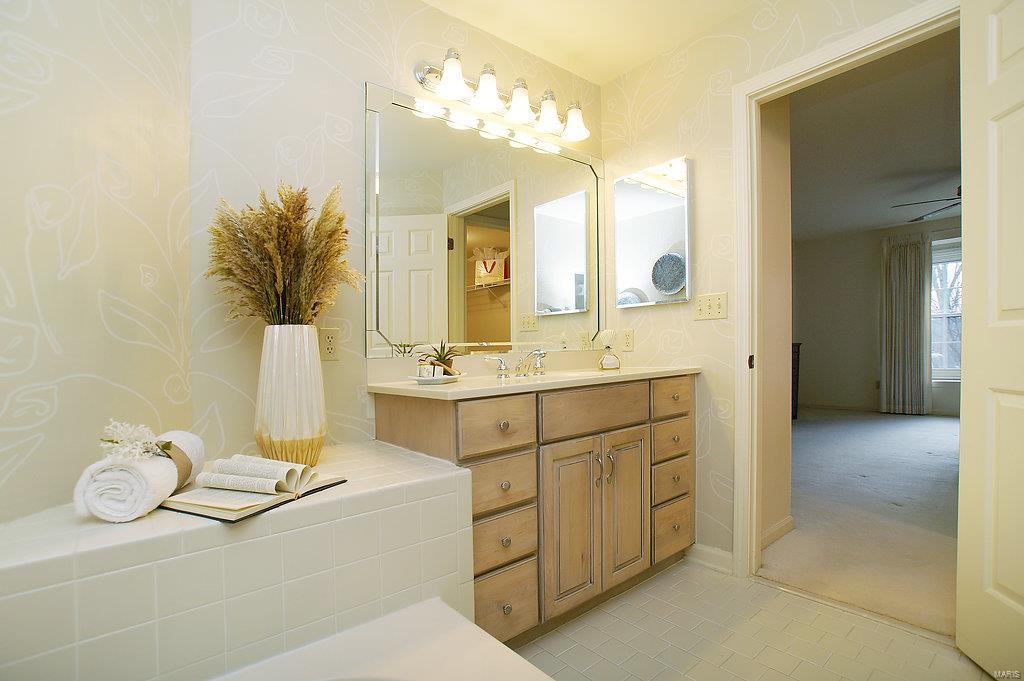 Saratoga Condo The - Residential