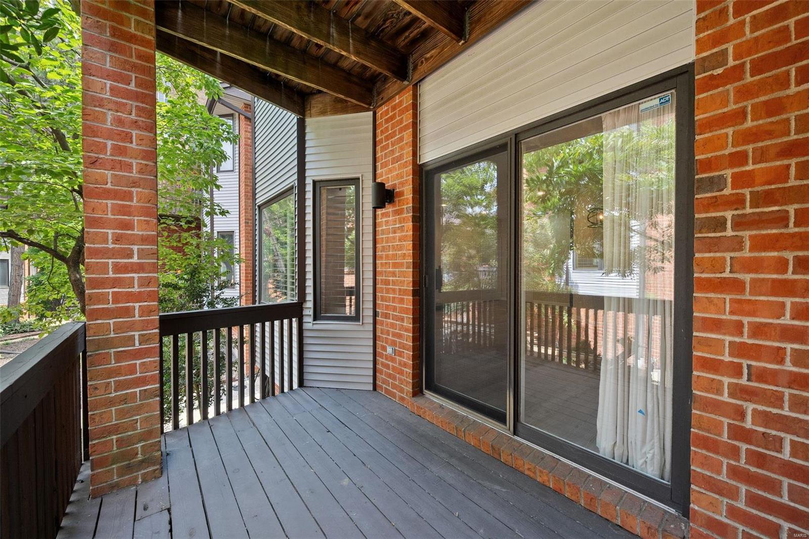 Lindell Place Condos Ph 02 - Residential