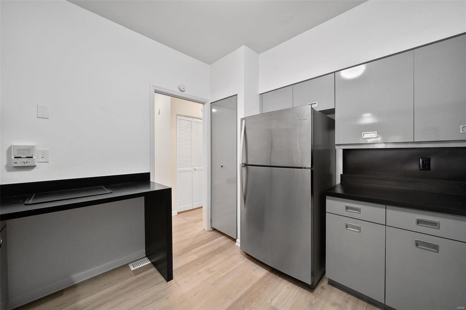 Lindell Place Condos Ph 02 - Residential