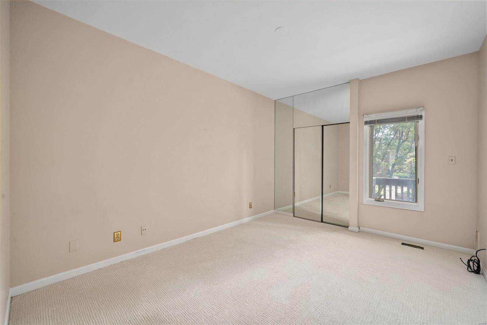 Lindell Place Condos Ph 02 - Residential