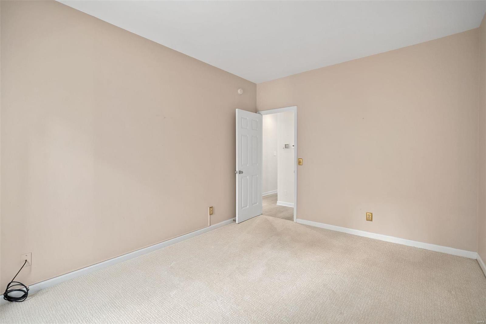 Lindell Place Condos Ph 02 - Residential