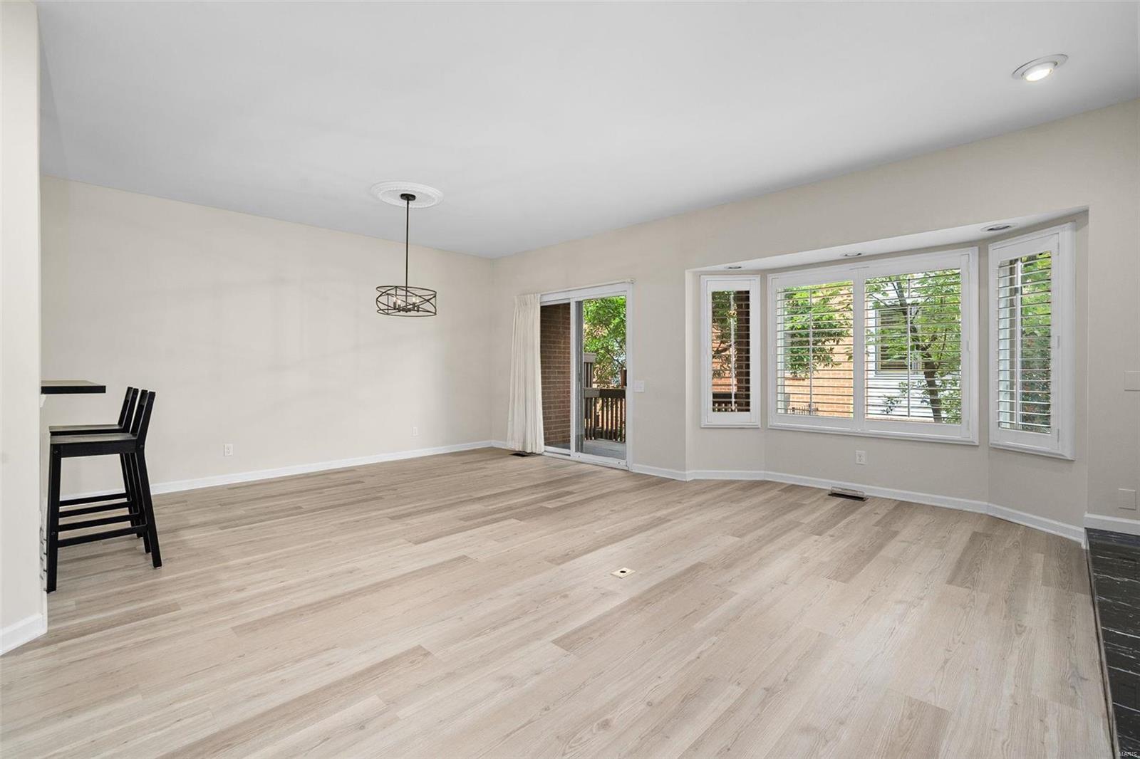 Lindell Place Condos Ph 02 - Residential