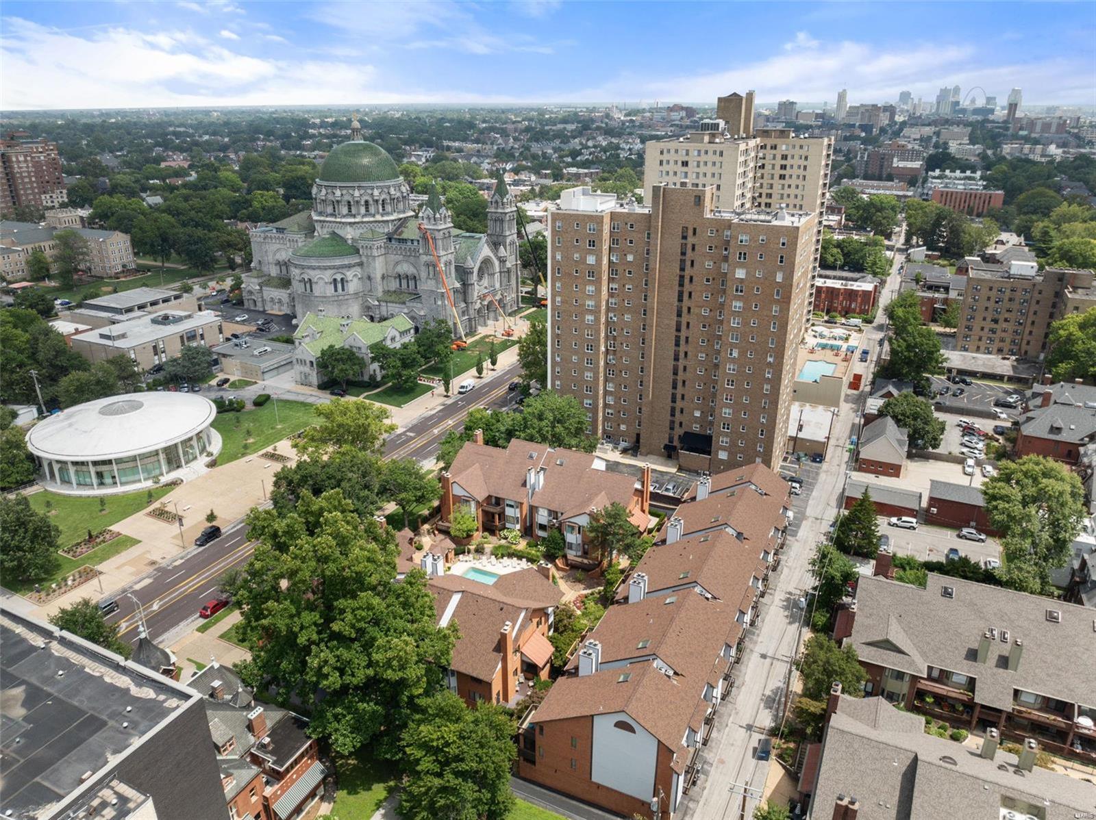 Lindell Place Condos Ph 02 - Residential