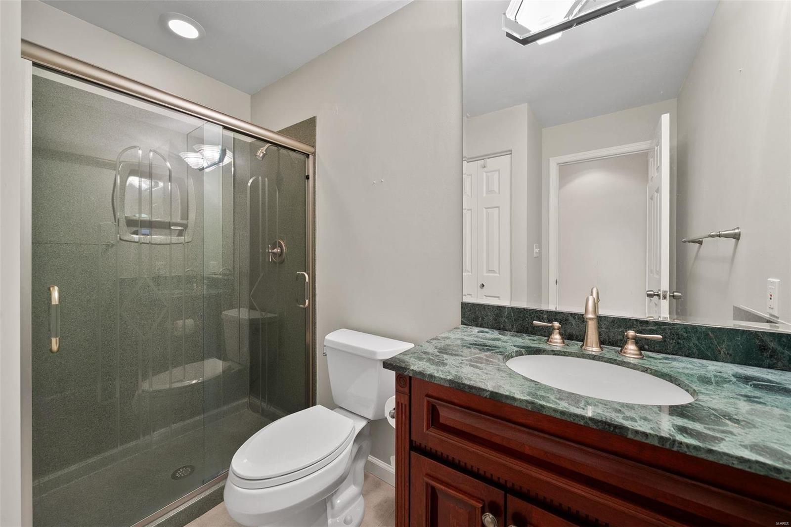 Lindell Place Condos Ph 02 - Residential