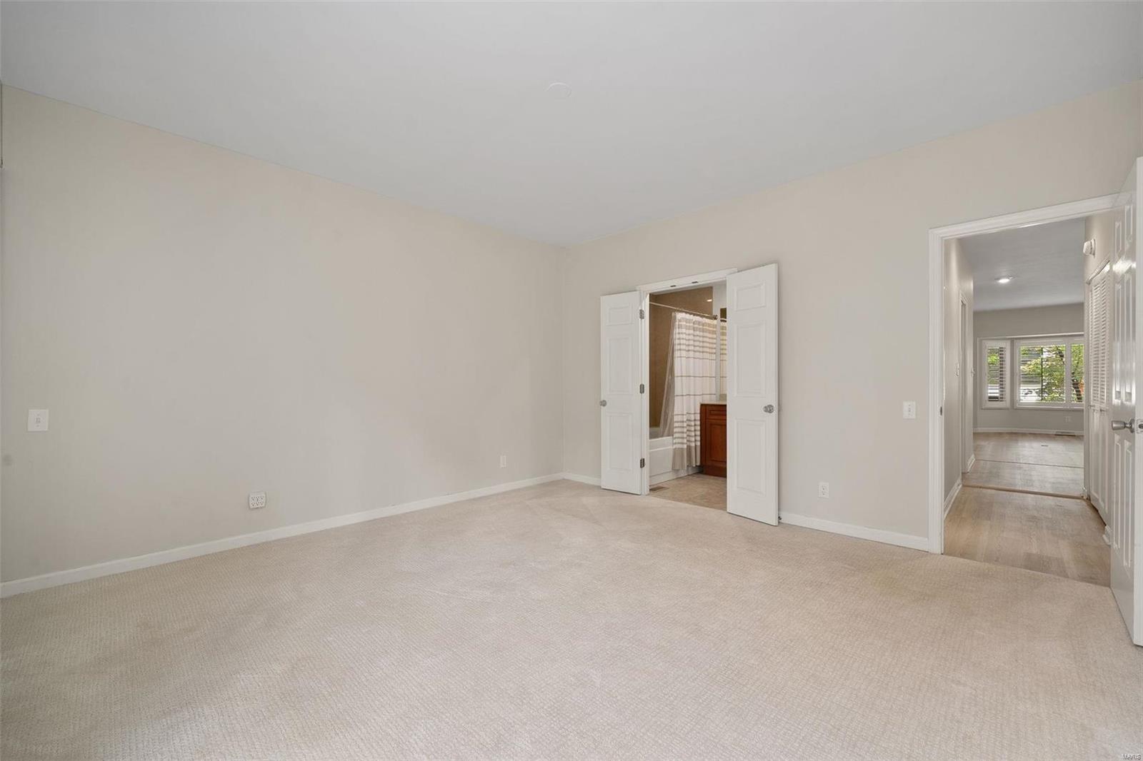 Lindell Place Condos Ph 02 - Residential