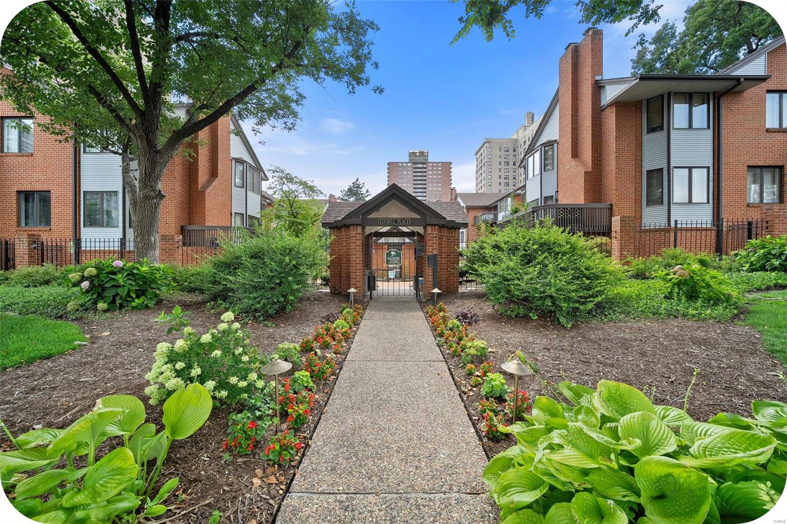 Lindell Place Condos Ph 02 - Residential