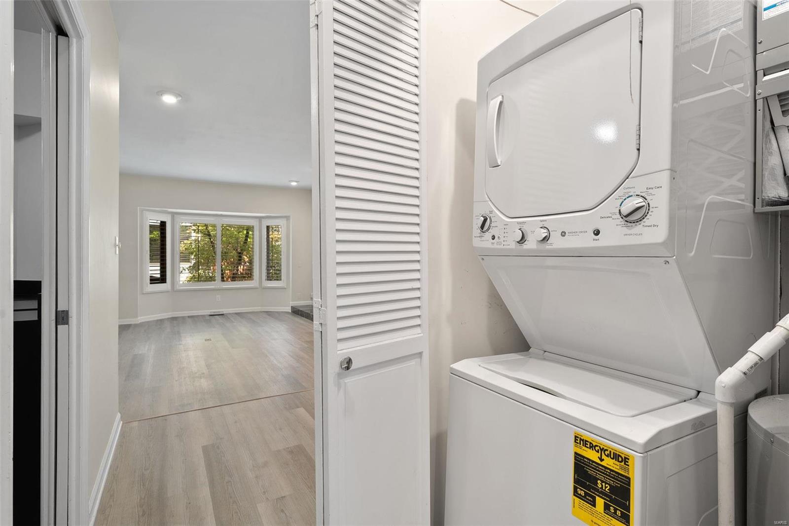 Lindell Place Condos Ph 02 - Residential