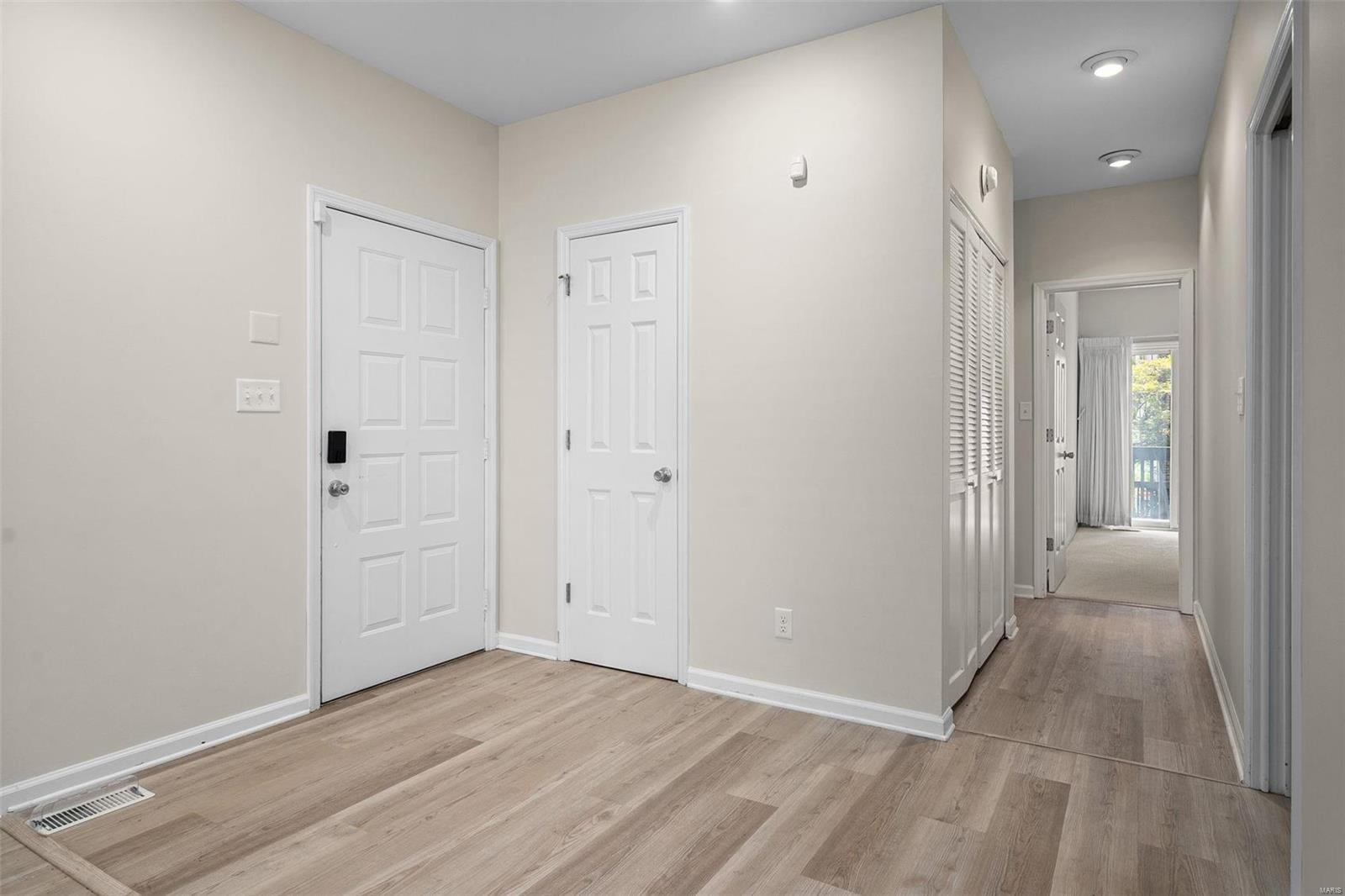 Lindell Place Condos Ph 02 - Residential