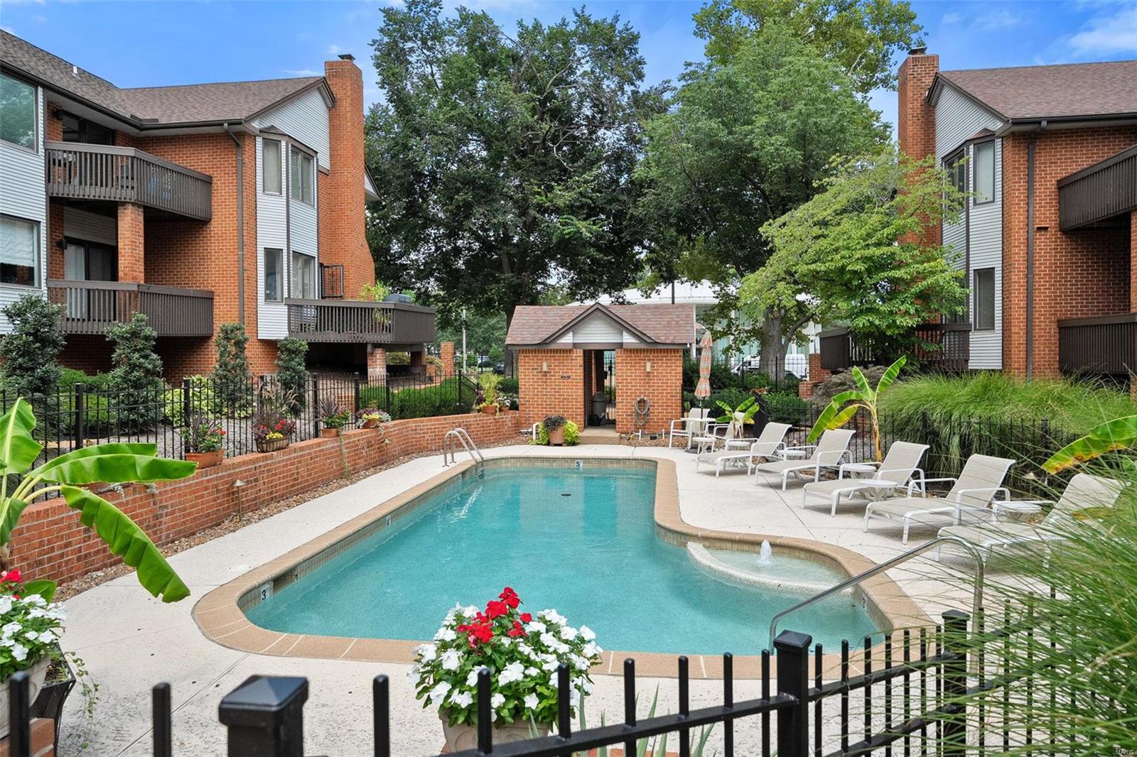 Lindell Place Condos Ph 02 - Residential