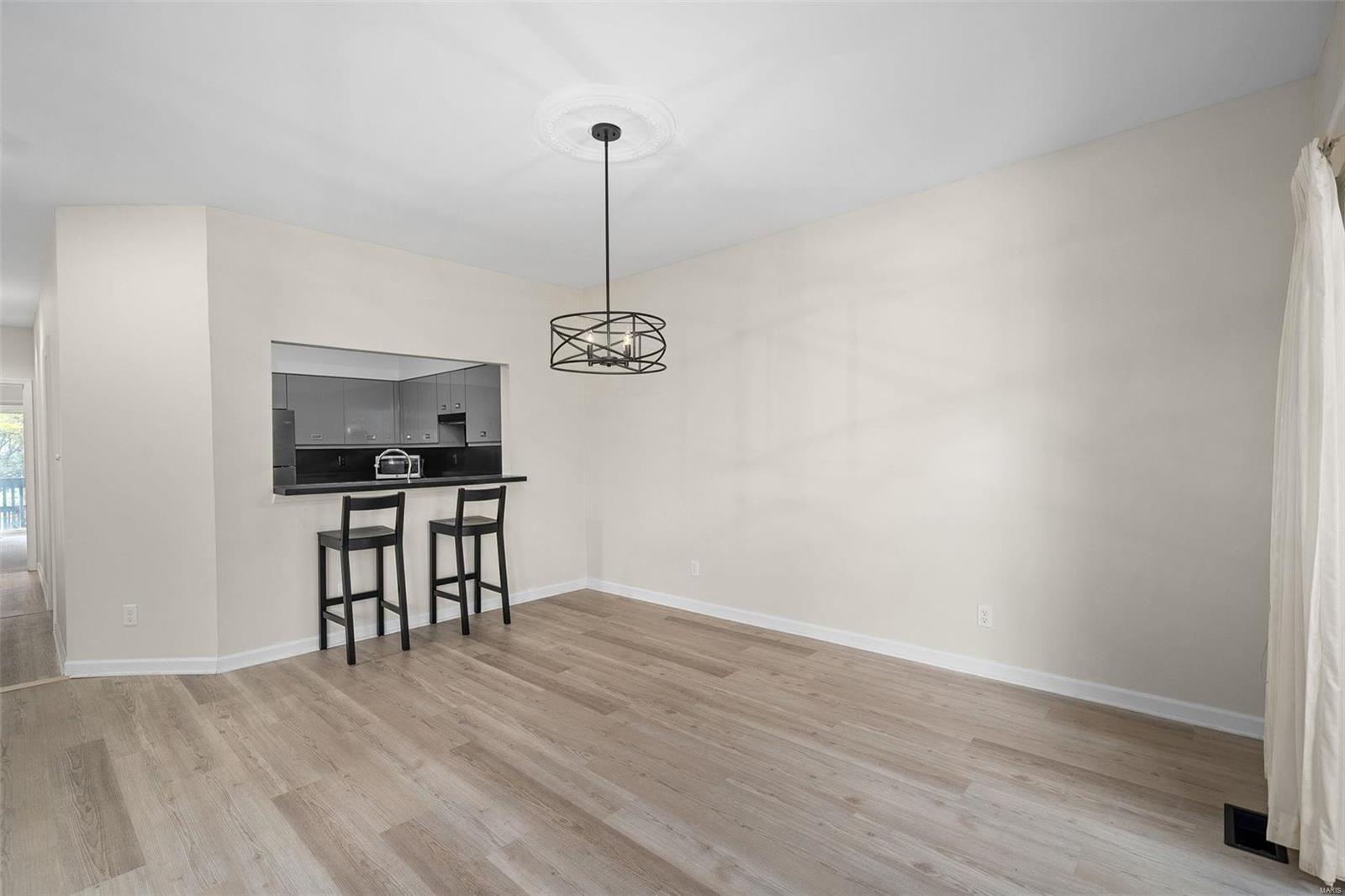 Lindell Place Condos Ph 02 - Residential