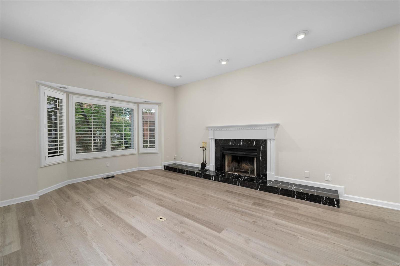 Lindell Place Condos Ph 02 - Residential