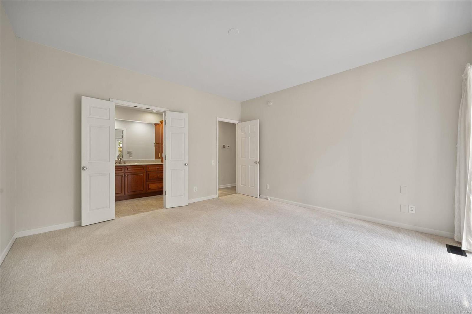 Lindell Place Condos Ph 02 - Residential