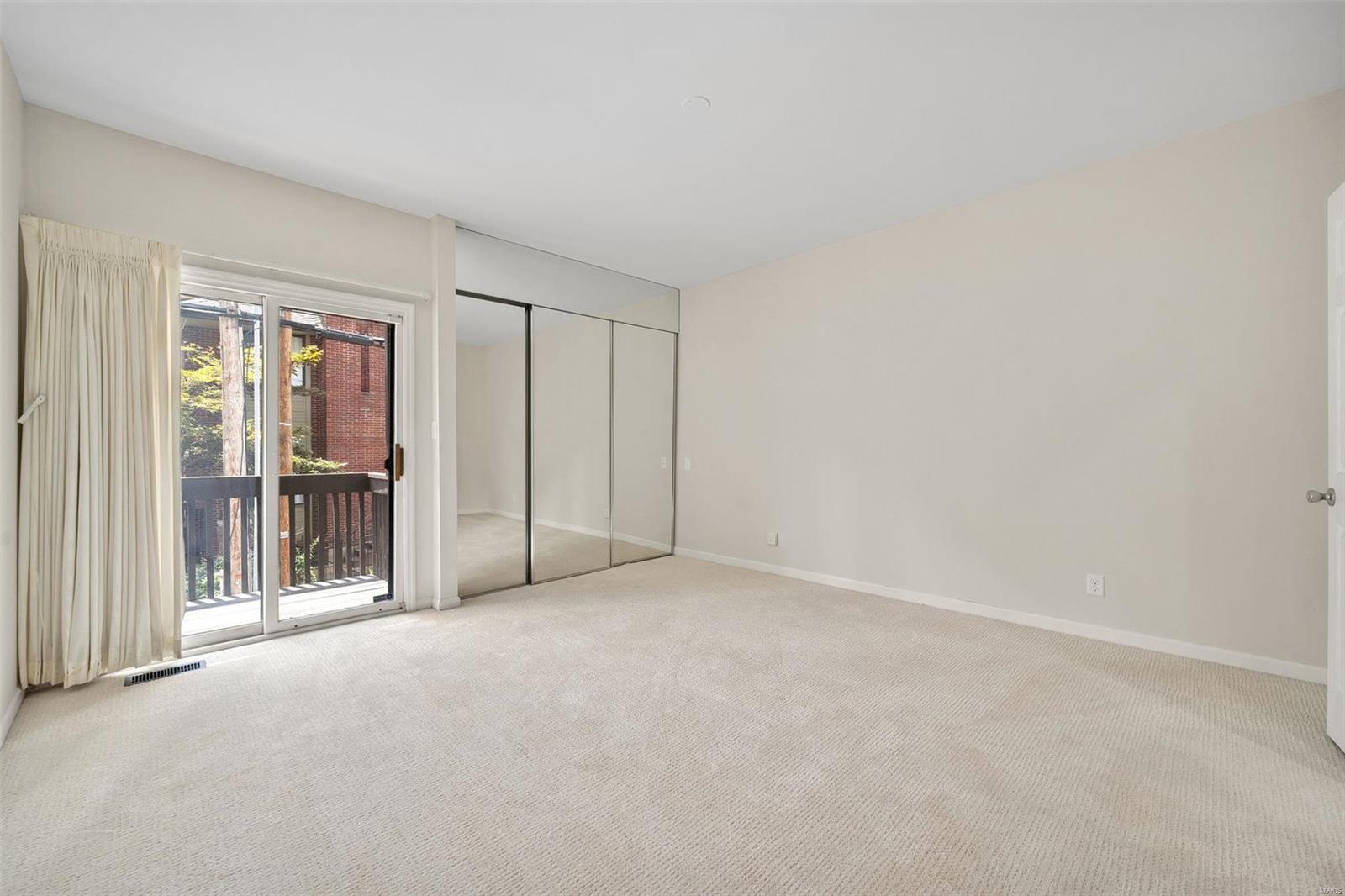 Lindell Place Condos Ph 02 - Residential