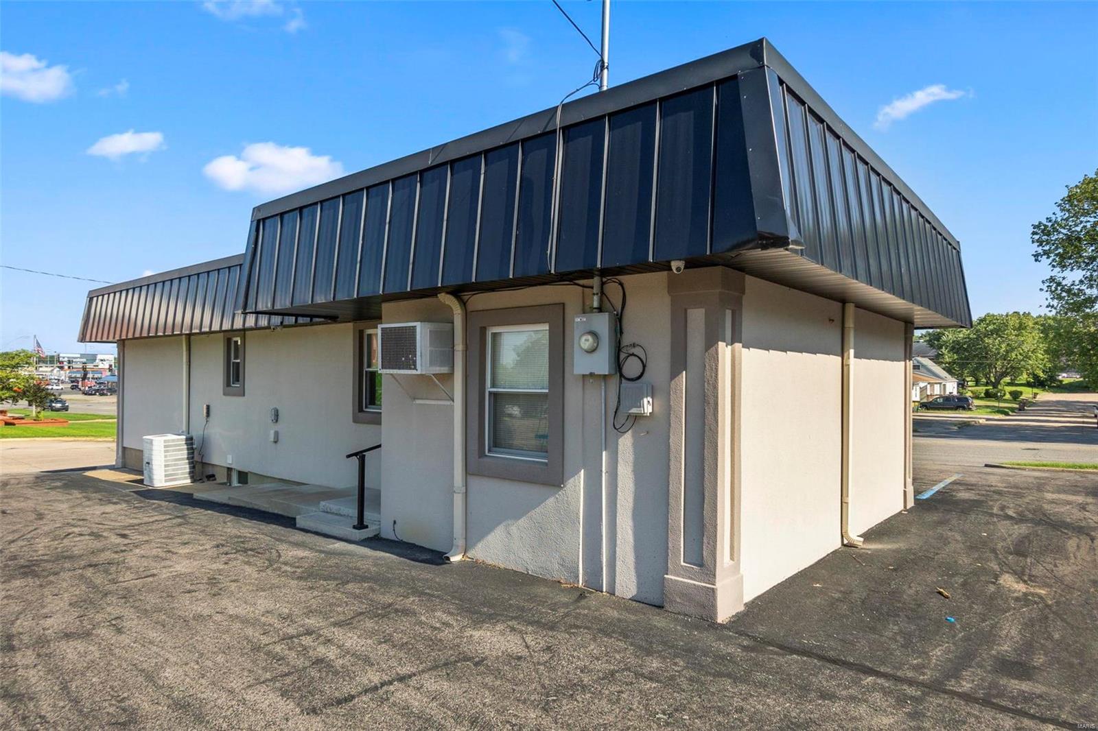 02nd Sunset Add - Commercial Sale