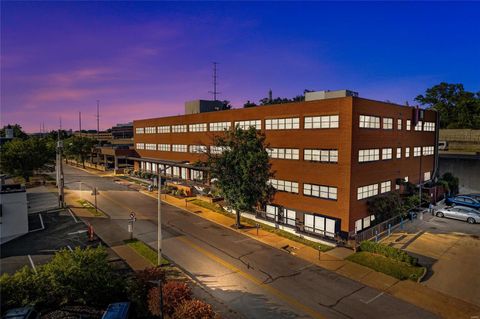 950 Francis Place St Louis MO 63105