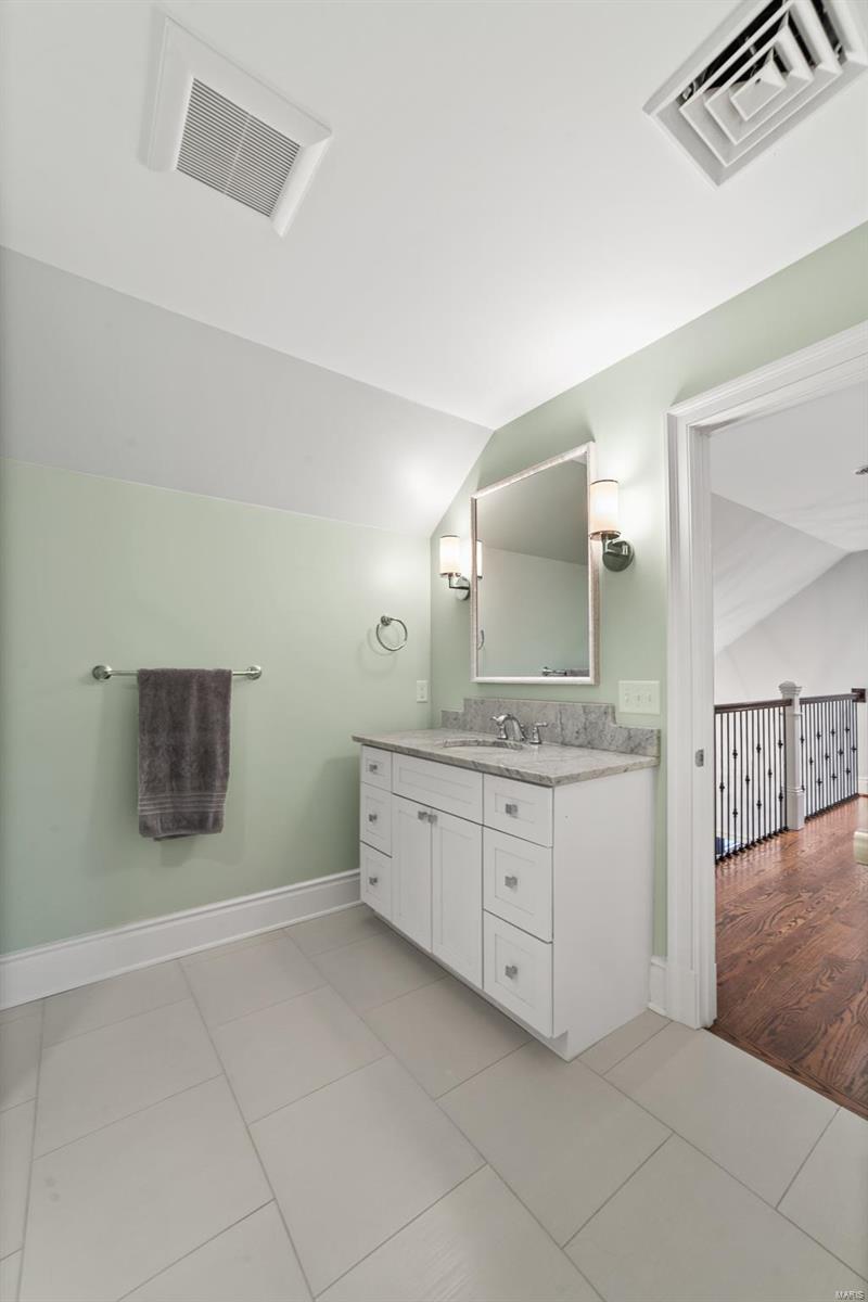 Upper Log Cabin - Residential