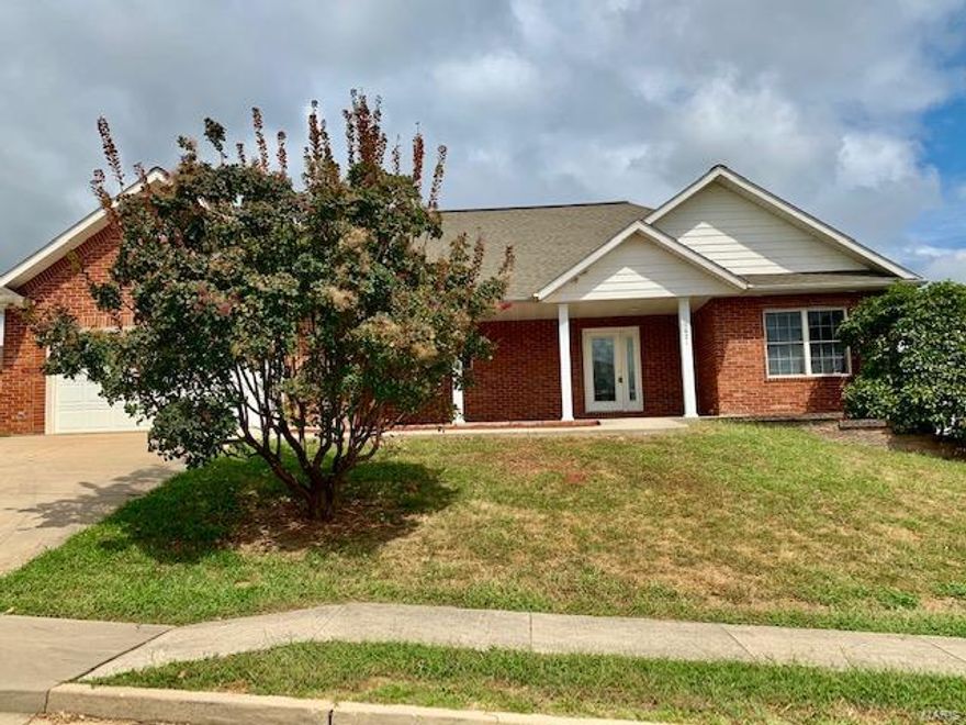 GREAT BUY WITH APPROXIMATELY 2,500 SQ FT M/L.  THIS GORGEOUS 4 BDRM, 3 BATH HOME FEATURES A SPLIT BEDROOM PLAN,  LARGE GREAT ROOM WITH HARDWOOD FLOORING, VAULTED CEILINGS, DECORATIVE SHELVES, & A FORMAL DINING AREA.  THE SPACIOUS KITCHEN OFFERS A WONDERFUL BREAKFAST BAR (2) PANTRIES, AND PLENTY OF CUSTOM CABINETS. THE PRIVATE MASTER SUITE HAS HIS & HERS WALK-IN CLOSETS, & A TRAYED CEILING.  YOU WILL LOVE THE MASTER BATH WITH THE BEAUTIFUL TUB & SEPARATE SHOWER, DUAL SINKS AND CERAMIC TILE FLOORS.  ON THE LOWER LEVEL YOU WILL FIND A SPACIOUS 4TH BEDROOM WITH LARGE WALK IN CLOSET, 3RD BATH, LARGE FAMILY ROOM WITH WALKOUT TO THE PATIO, PLUS AN ADDITIONAL UNFINISHED AREA THAT WOULD MAKE A GREAT REC ROOM WITH WALKOUT DOOR.  THE ENTIRE HOME HAS JUST BEEN PAINTED IN A NEUTRAL COLOR, NEW MICROWAVE , AND CEILING FAN ADDED PLUS A NEW DECK, & NEW CARPET IN 3 BEDROOMS UPSTAIRS COMING SOON.  WELCOMING LARGE PORCH WITH GLASS FRONT DOOR, AND IS SITUATED IN A LOVELY NEIGHBORHOOD.