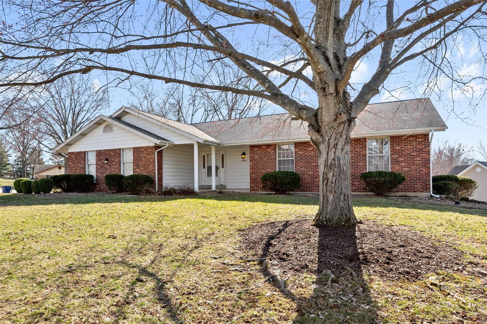 St Charles, Missouri 63304, United States, 4 Bedrooms Bedrooms, ,3 BathroomsBathrooms,Residential,Pending,87084