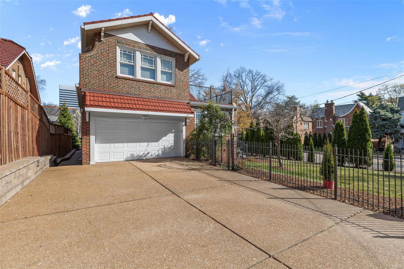 Country Club Court - Residential