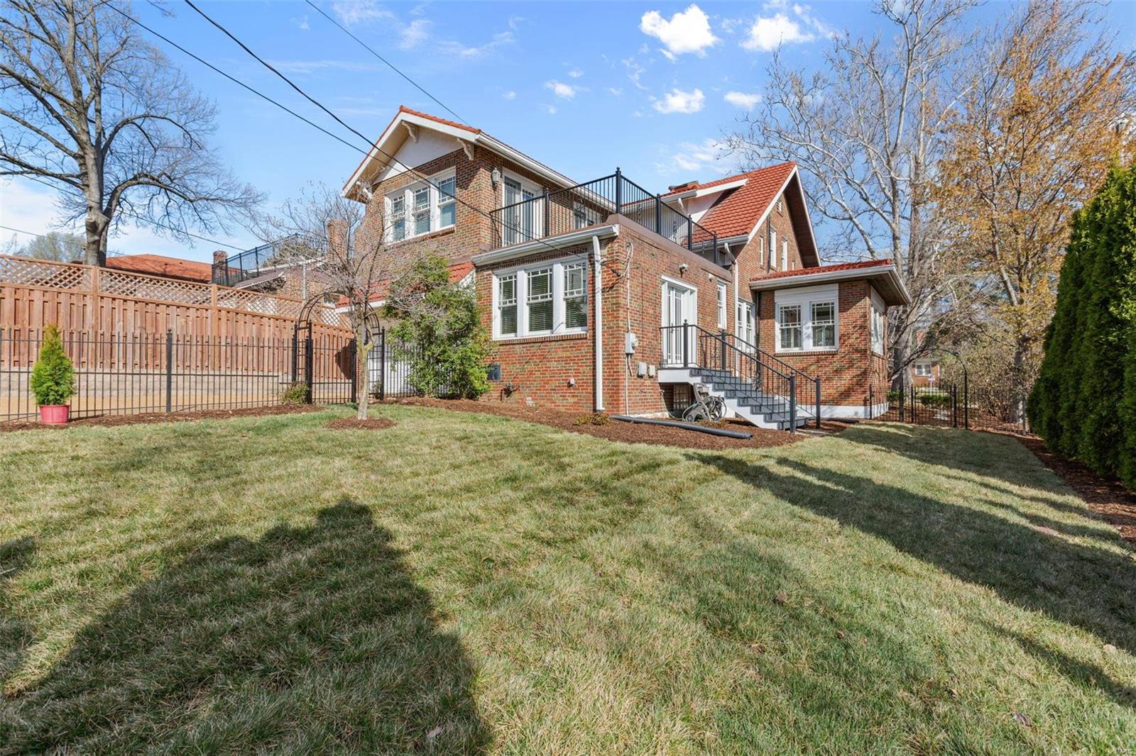 Country Club Court - Residential