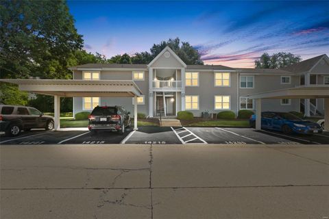 Condominium in Florissant MO 14215 Cape Horn Place.jpg