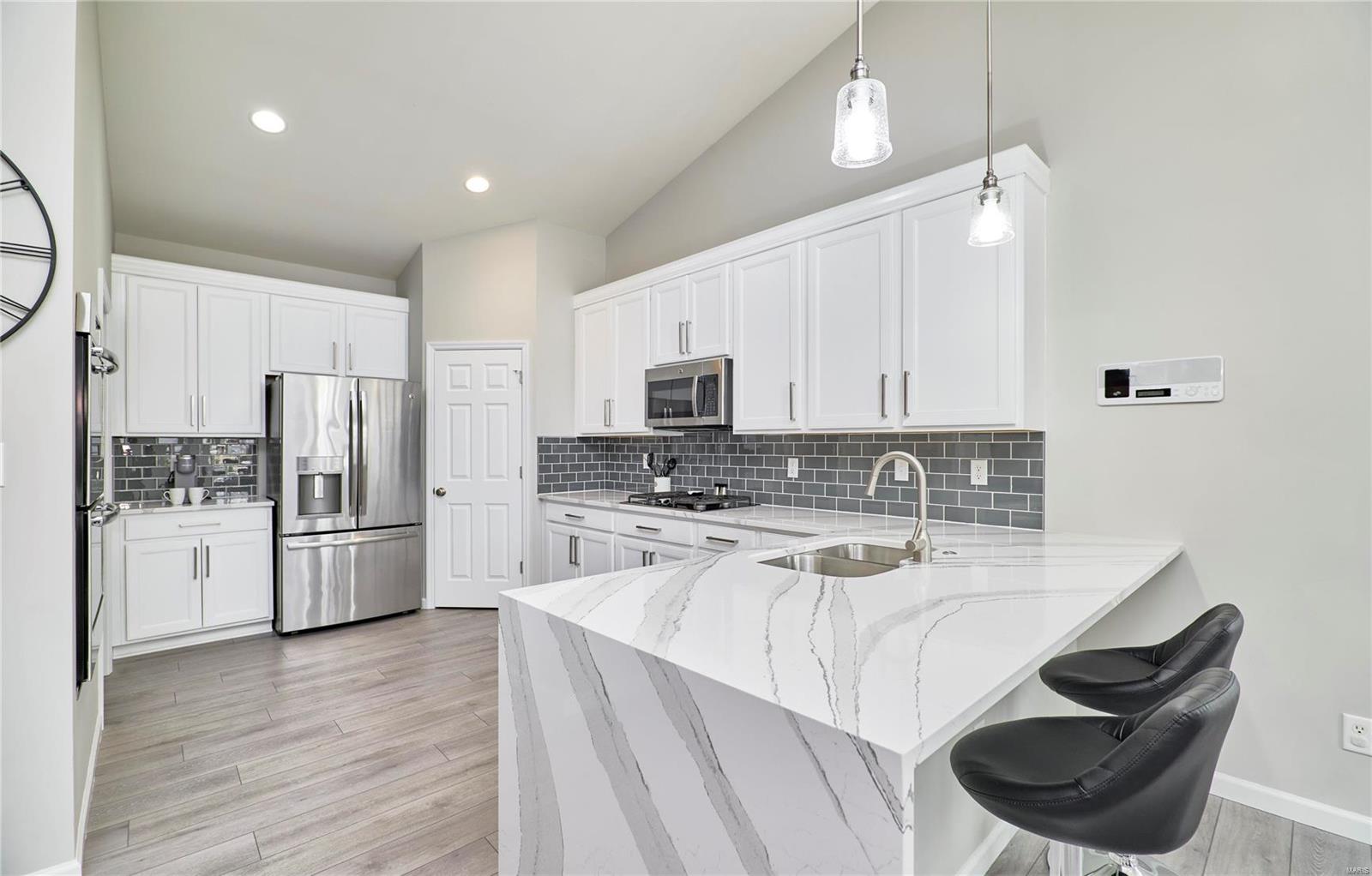 6 Autumn Bluffs Court