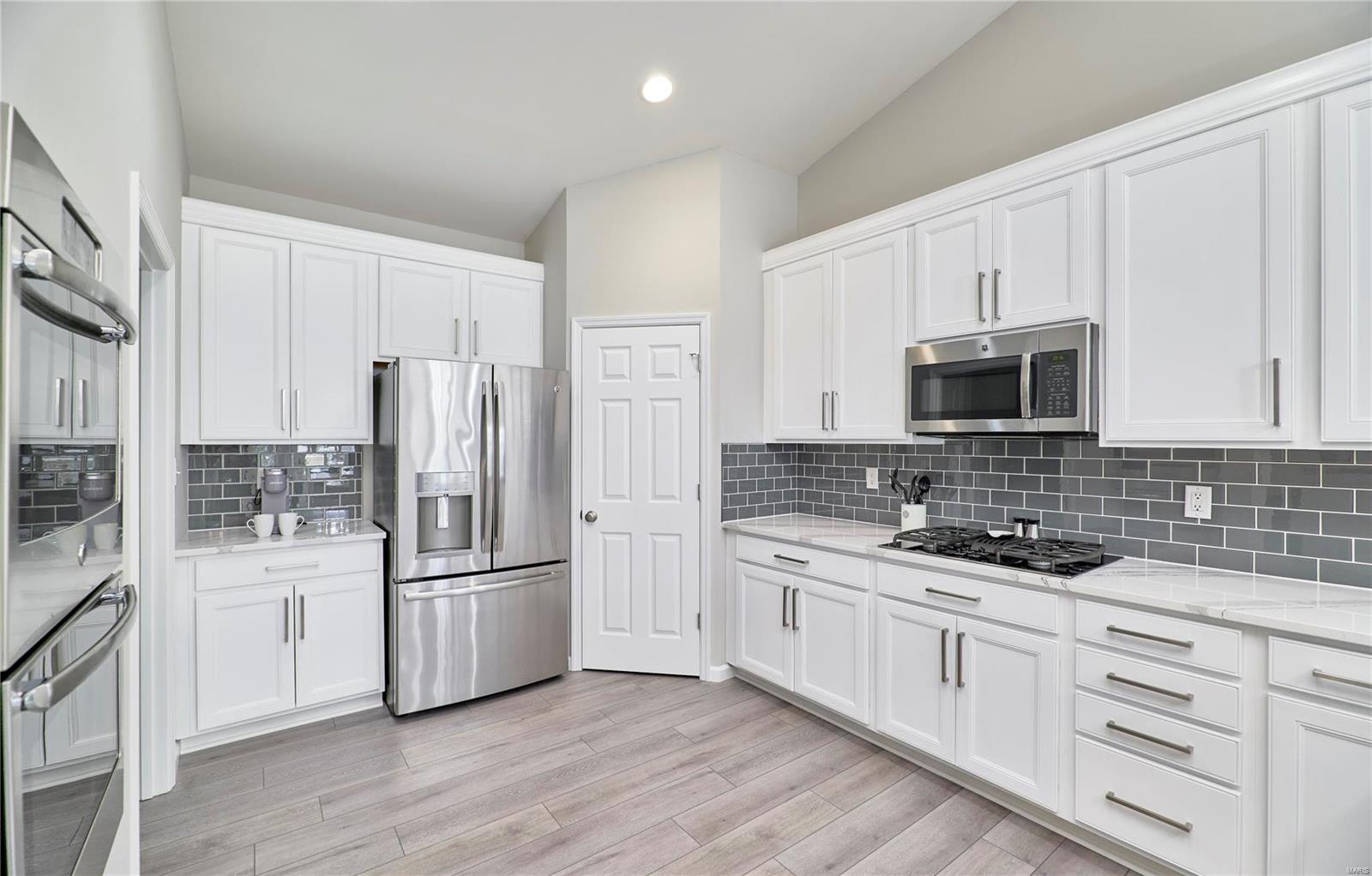 6 Autumn Bluffs Court