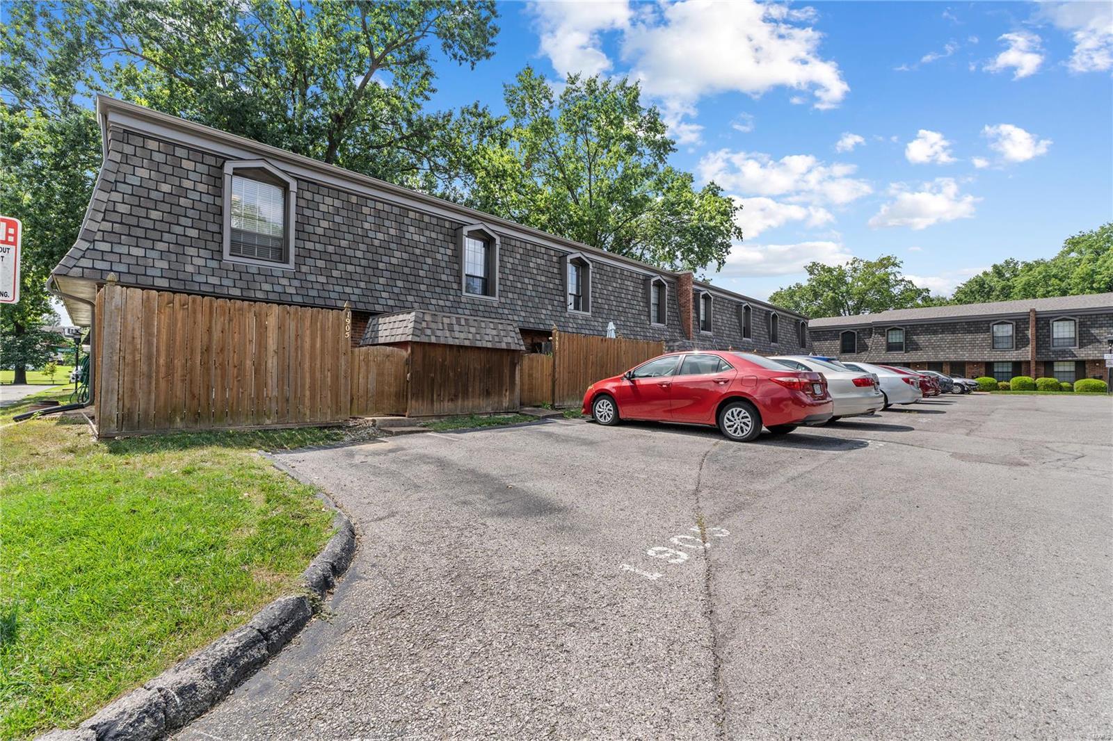 St Louis, Missouri 63125, United States, 2 Bedrooms Bedrooms, ,2 BathroomsBathrooms,Residential,Pending,35384