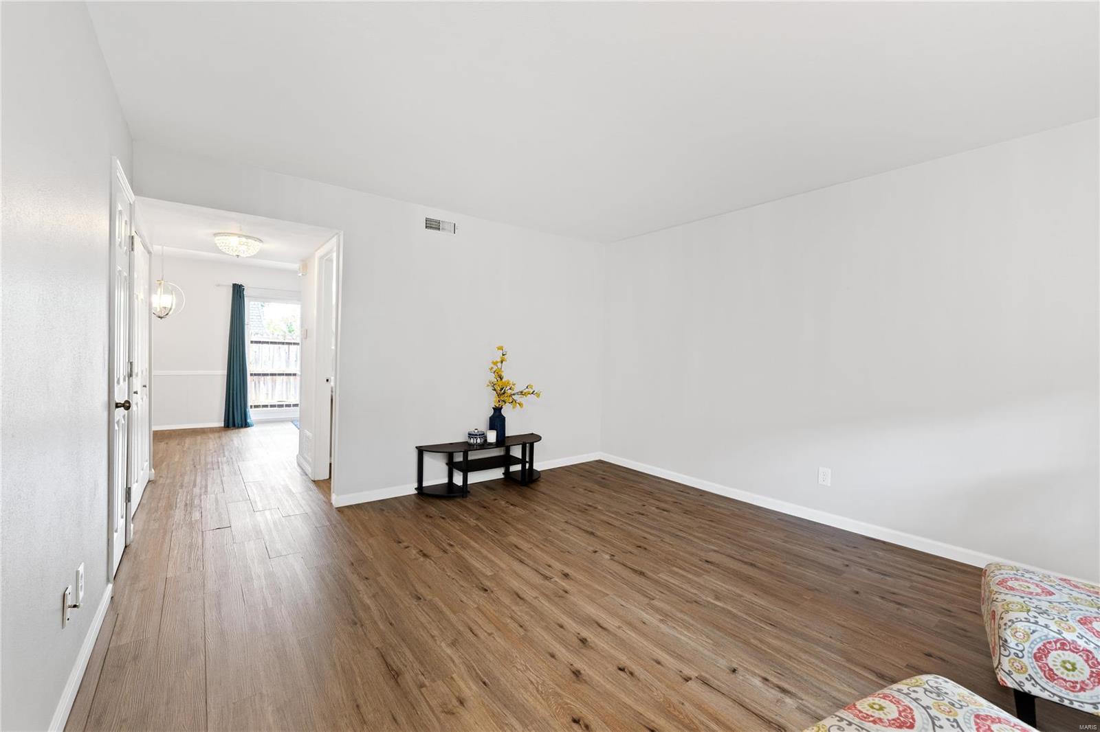 St Louis, Missouri 63125, United States, 2 Bedrooms Bedrooms, ,2 BathroomsBathrooms,Residential,Pending,35384