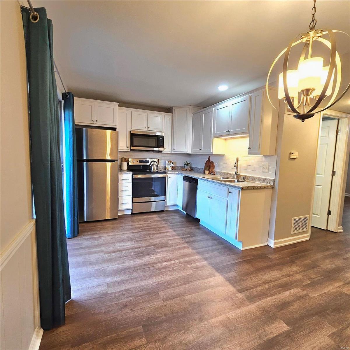 St Louis, Missouri 63125, United States, 2 Bedrooms Bedrooms, ,2 BathroomsBathrooms,Residential,Pending,35384