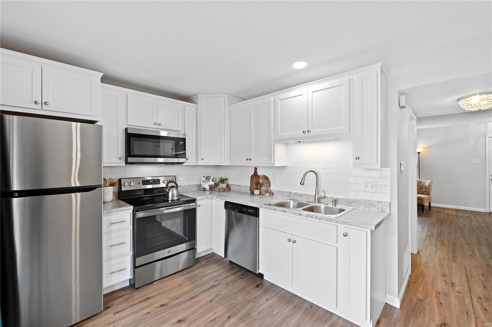 St Louis, Missouri 63125, United States, 2 Bedrooms Bedrooms, ,2 BathroomsBathrooms,Residential,Pending,35384