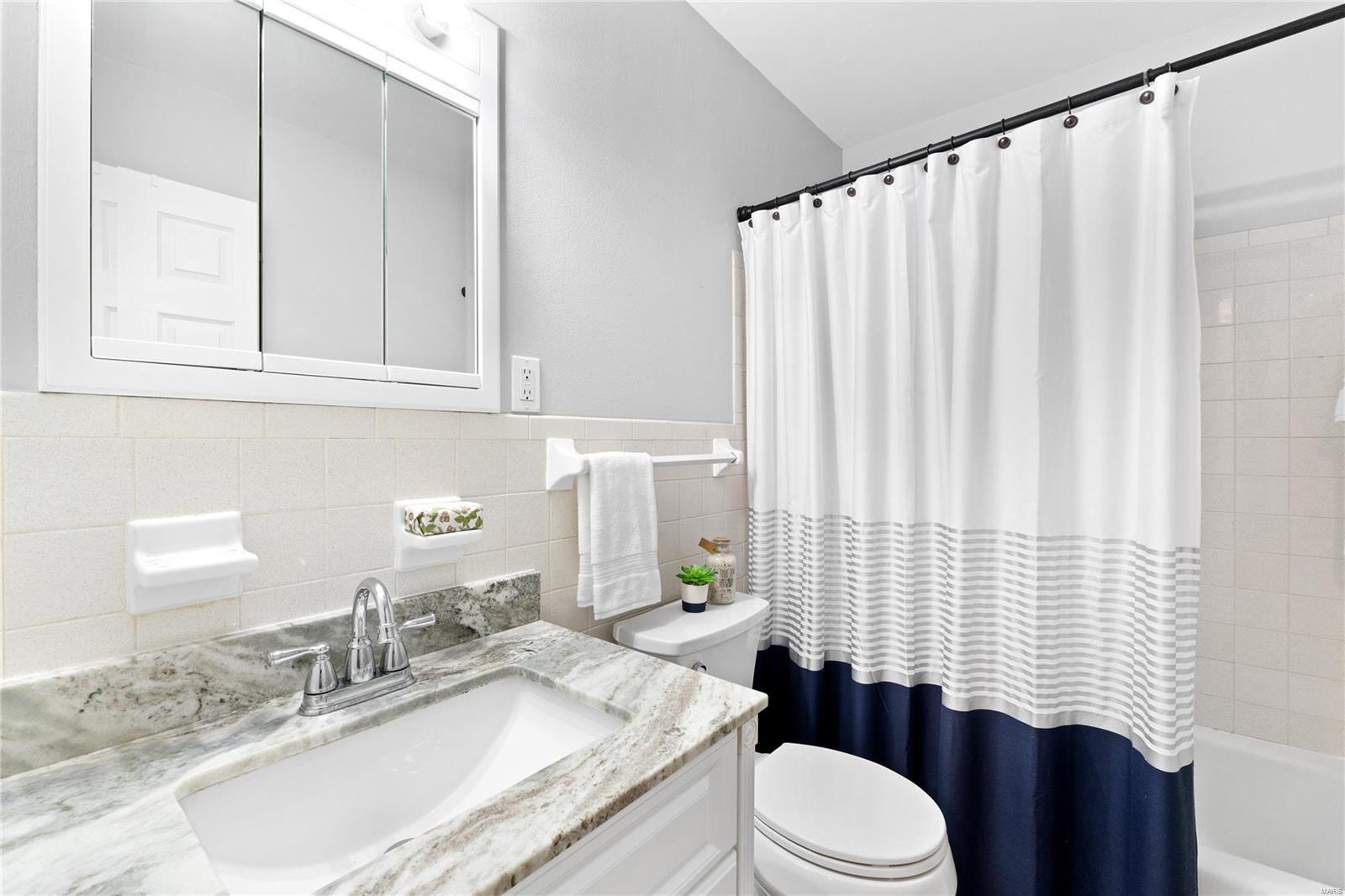 St Louis, Missouri 63125, United States, 2 Bedrooms Bedrooms, ,2 BathroomsBathrooms,Residential,Pending,35384