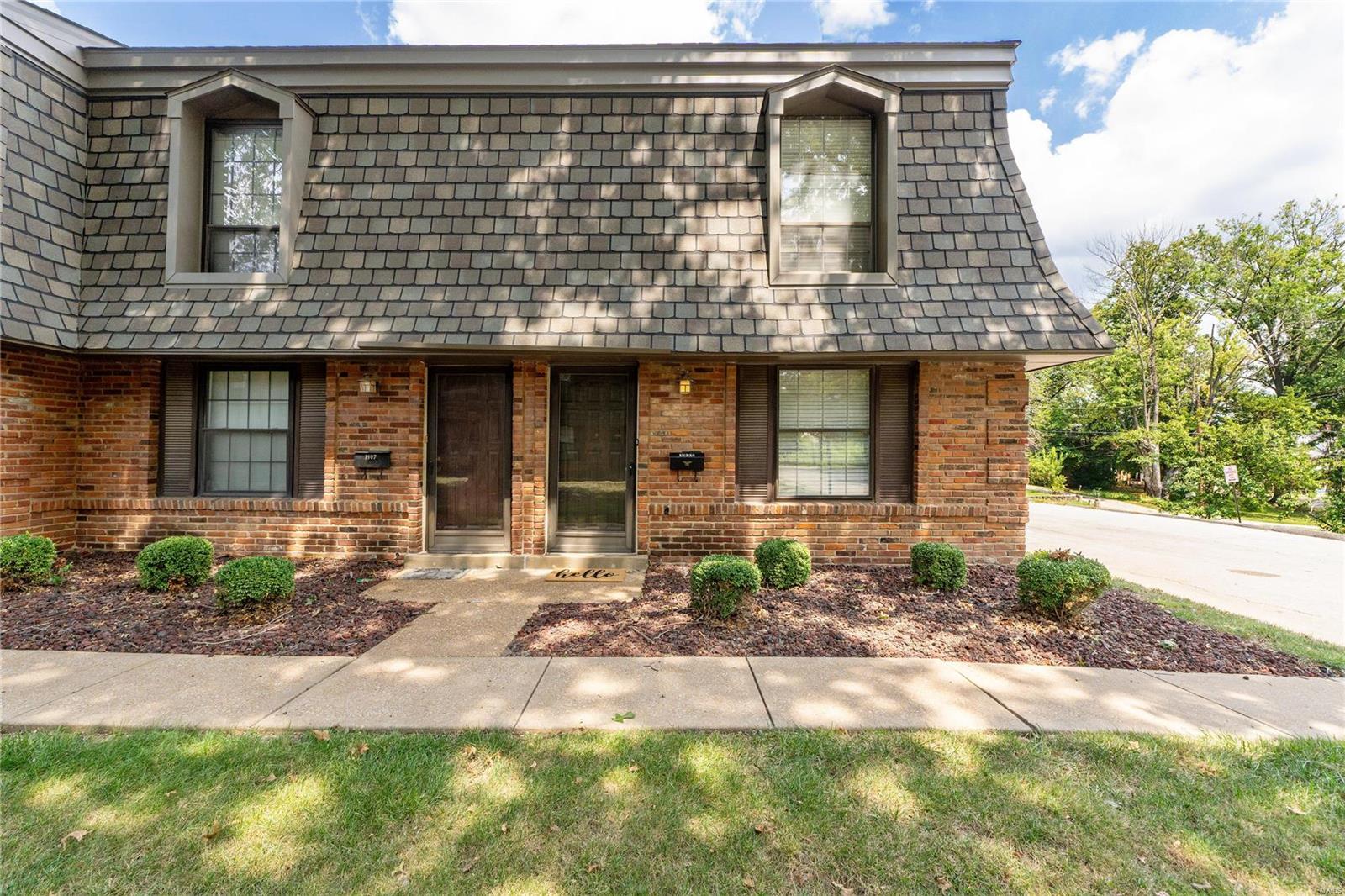 St Louis, Missouri 63125, United States, 2 Bedrooms Bedrooms, ,2 BathroomsBathrooms,Residential,Pending,35384