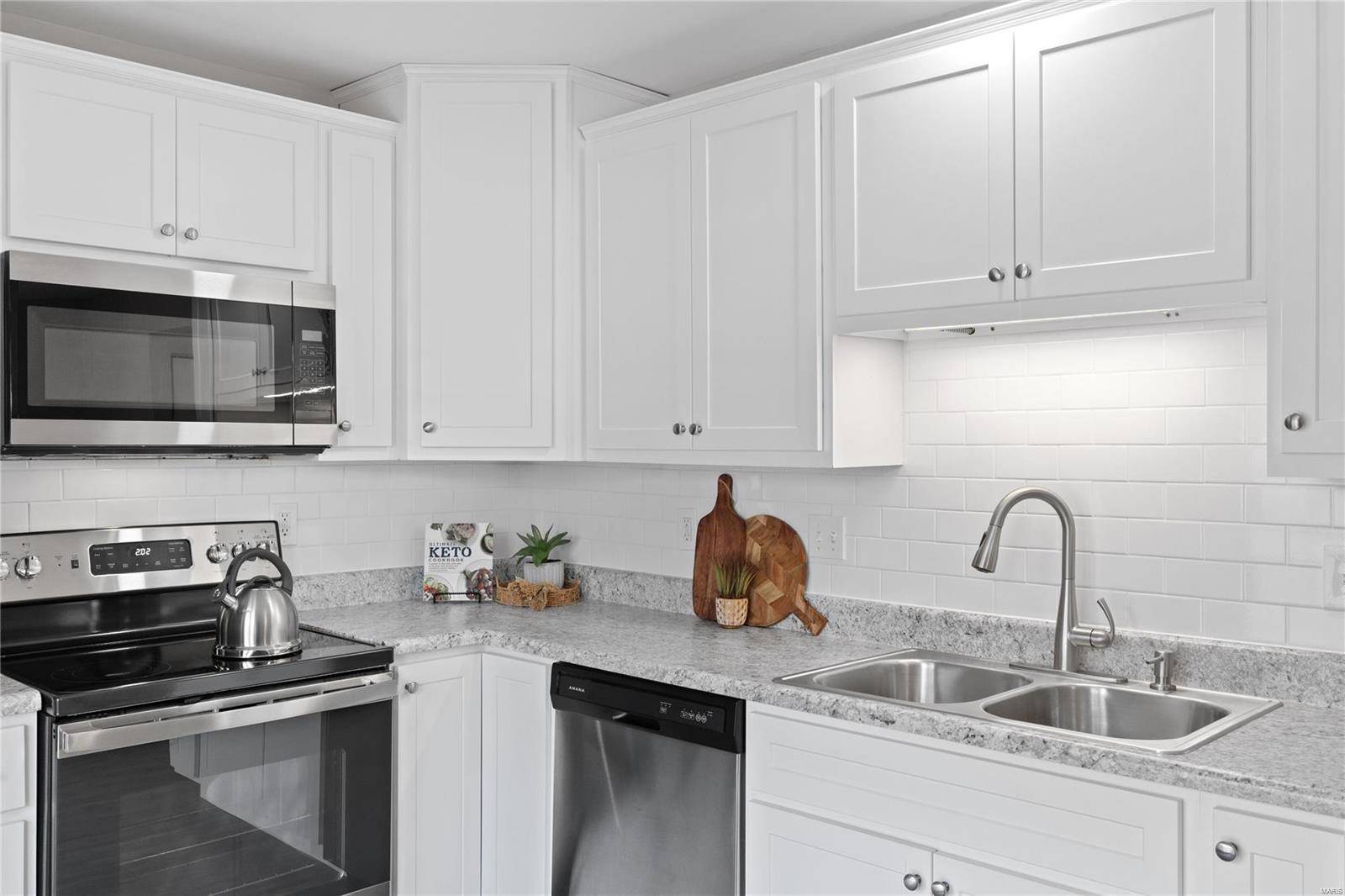 St Louis, Missouri 63125, United States, 2 Bedrooms Bedrooms, ,2 BathroomsBathrooms,Residential,Pending,35384