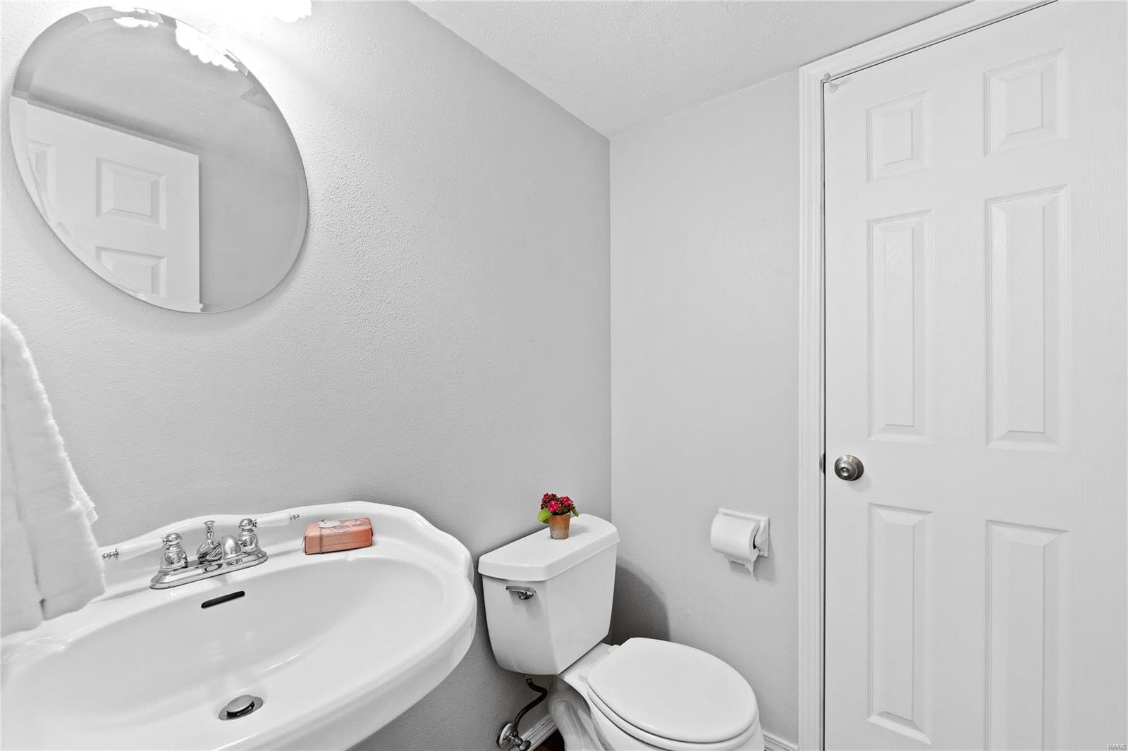 St Louis, Missouri 63125, United States, 2 Bedrooms Bedrooms, ,2 BathroomsBathrooms,Residential,Pending,35384